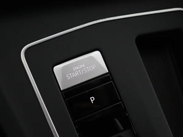 VOLKSWAGEN Golf (2024) — foto 16 van 28