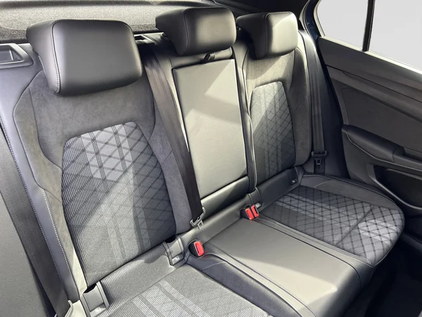 VOLKSWAGEN Golf VIII (2026) — foto 6 van 16