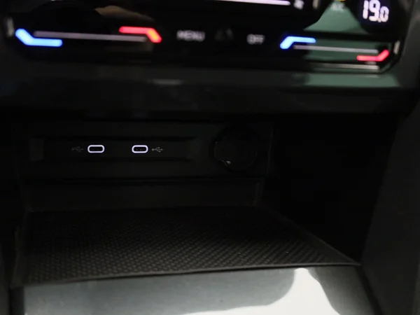 Volkswagen Tiguan (2021) — foto 25 van 43