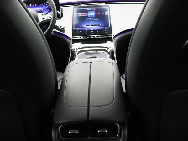 Mercedes-Benz EQE (2025) — foto 8 van 24