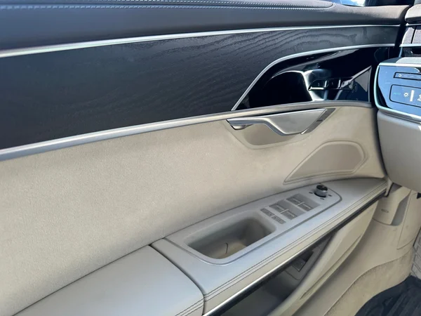 AUDI A8 PHEV (2023) — foto 17 van 24