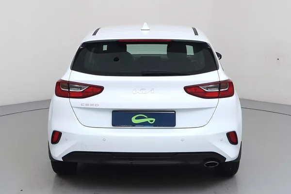 Kia Ceed (2023) — foto 22 van 27