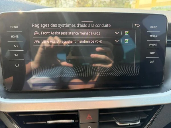 SKODA Kamiq (2022) — foto 9 van 31