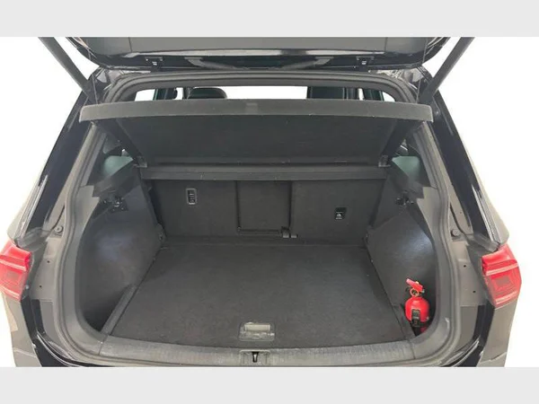 VOLKSWAGEN Tiguan (2023) — foto 7 van 15
