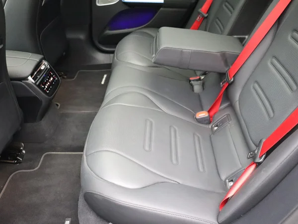 Mercedes-Benz EQE (2025) — foto 14 van 33