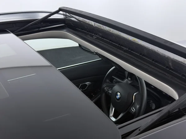 BMW 330 (2021) — foto 25 van 32