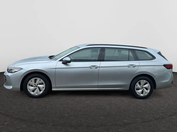 VOLKSWAGEN Passat SW (2024) — foto 18 van 23