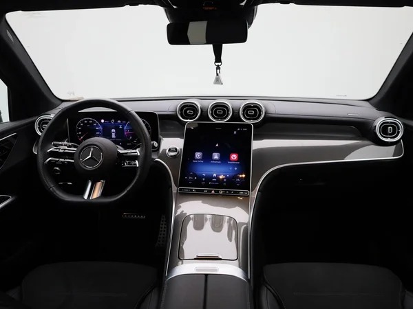 Mercedes-Benz GLC (2025) — foto 39 van 51