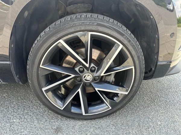 SKODA Karoq Dsl (2020) — foto 4 van 8