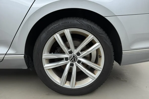 Volkswagen Passat SW (2023) — foto 20 van 23