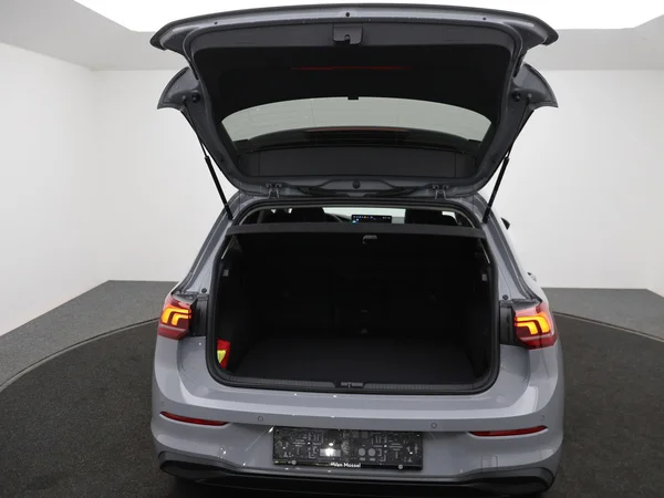 VOLKSWAGEN Golf VIII (2026) — foto 4 van 23