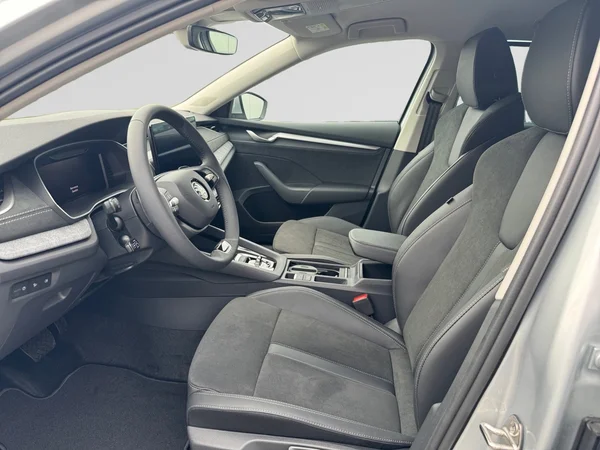 SKODA Octavia Combi (2024) — foto 7 van 18