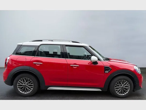 MINI COOPER COUNTRYMAN (2019) — foto 24 van 27