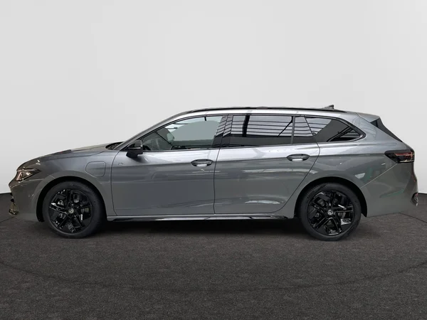 VOLKSWAGEN Passat Variant eHybrid (PHEV) (2025) — foto 12 van 15