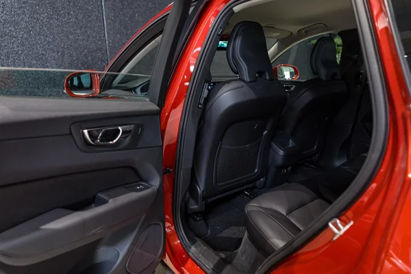 Volvo XC60 (2019) — foto 8 van 44
