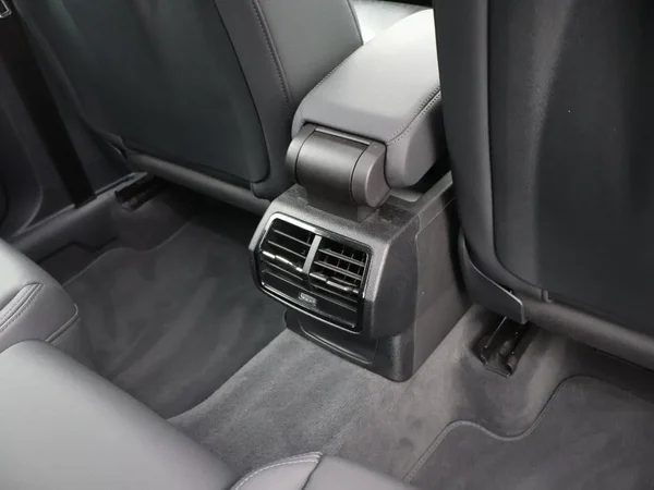 Audi Q3 (2022) — foto 14 van 23