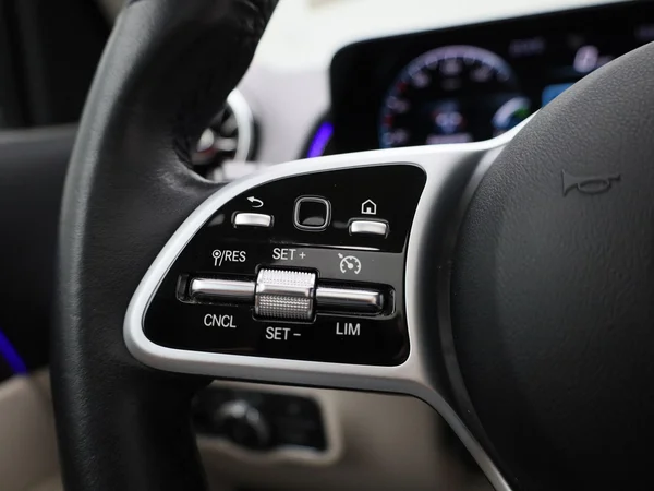 Mercedes-Benz GLB (2021) — foto 11 van 45