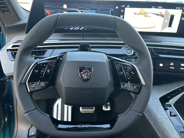 Peugeot e-5008 (2025) — foto 2 van 18