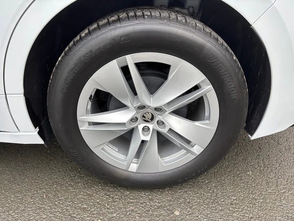 SKODA Enyaq Coupé (2023) — foto 7 van 24