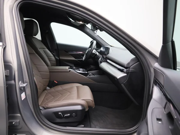 BMW i5 (2024) — foto 39 van 55