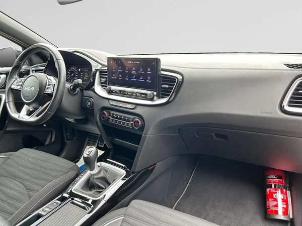KIA XCeed (2024) — foto 3 van 30