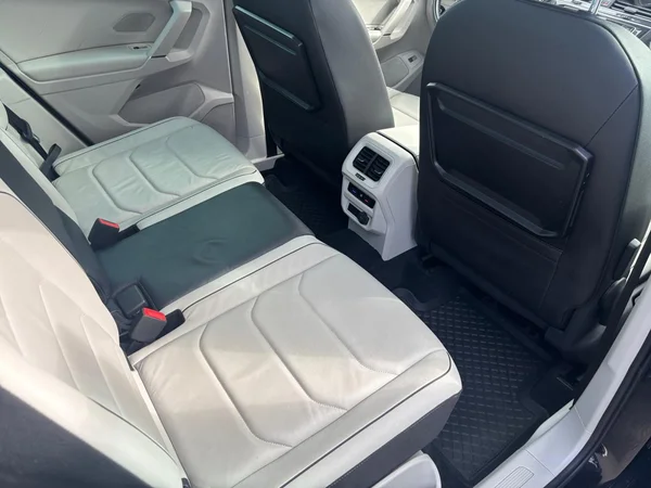 VOLKSWAGEN Tiguan (2017) — foto 5 van 19