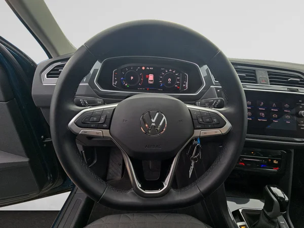 VOLKSWAGEN Tiguan (2024) — foto 18 van 23