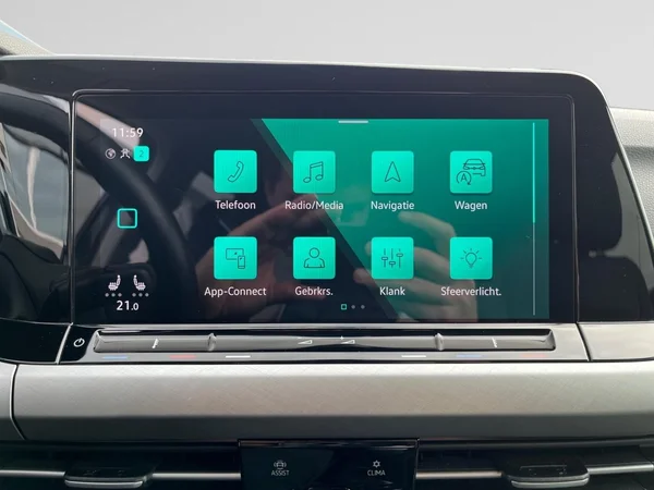 VOLKSWAGEN Golf VIII SW (2024) — foto 3 van 22