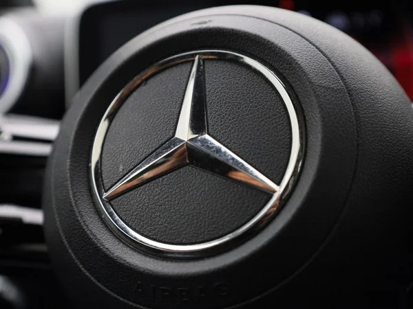 Mercedes-Benz GLC (2024) — foto 29 van 55