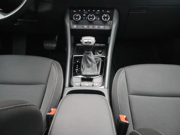 SKODA Karoq (2022) — foto 5 van 24