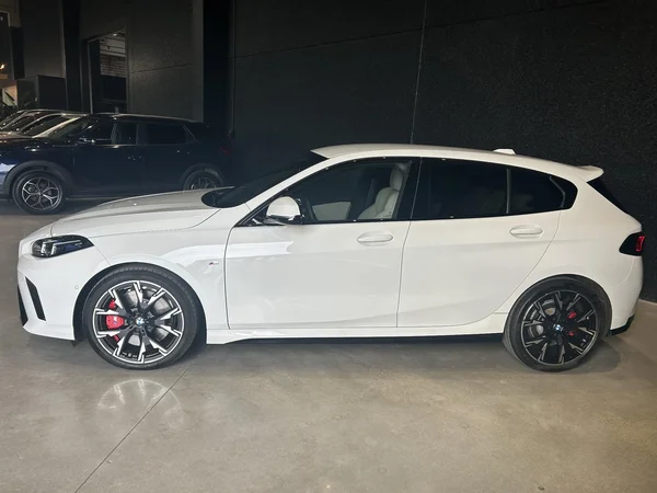 BMW 1 Reeks (2024) — foto 17 van 22