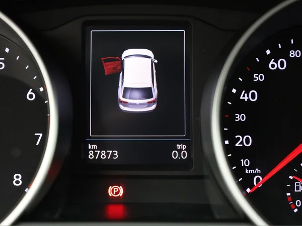 VOLKSWAGEN Tiguan (2018) — foto 11 van 20