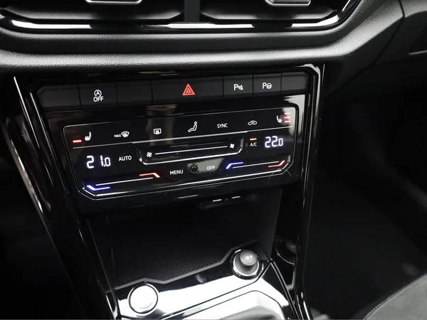 VOLKSWAGEN T-Roc (2022) — foto 10 van 23