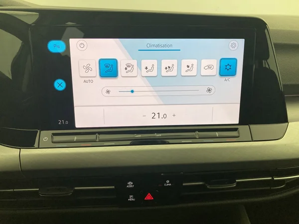 VOLKSWAGEN Golf VIII (2021) — foto 24 van 36