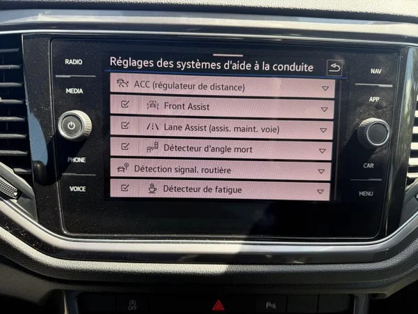 VOLKSWAGEN T-Roc (2021) — foto 17 van 26