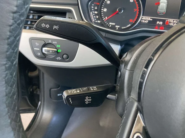 Audi A4 (2023) — foto 11 van 21