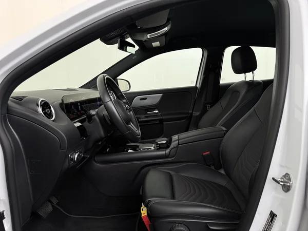 MERCEDES GLA 250 (2022) — foto 2 van 32