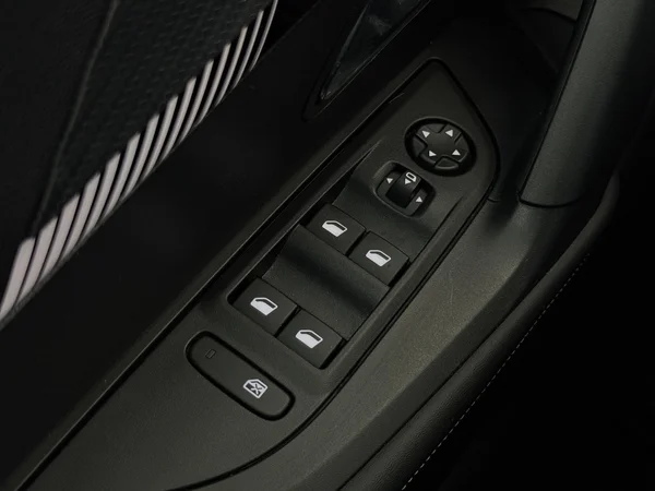 PEUGEOT e-2008 (2025) — foto 19 van 29