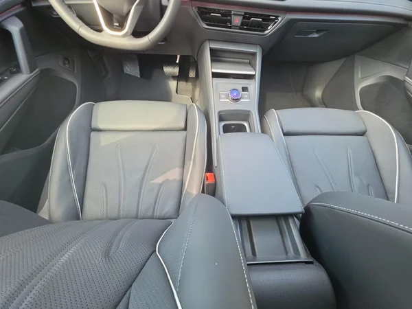 VOLKSWAGEN Tiguan (2026) — foto 3 van 24