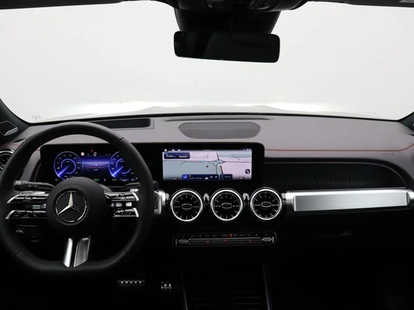 Mercedes-Benz EQB (2026) — foto 13 van 27