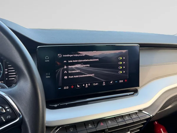 SKODA Octavia Combi (2024) — foto 8 van 20