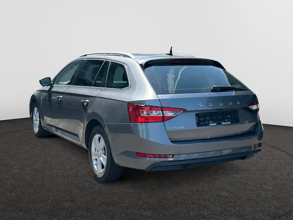 SKODA Superb Combi Dsl (2023) — foto 16 van 22