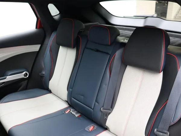 BYD ATTO 3 (2023) — foto 18 van 33