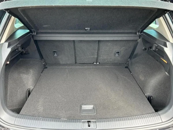 VOLKSWAGEN Tiguan (2021) — foto 6 van 32