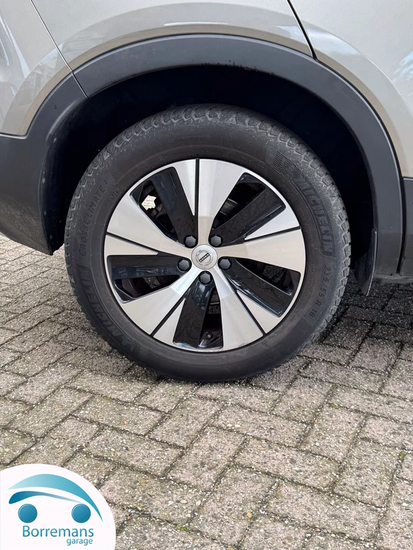 Volvo XC-40 (2020) — foto 28 van 44