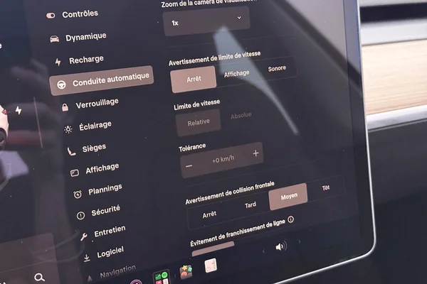 Tesla Model 3 (2023) — foto 7 van 44