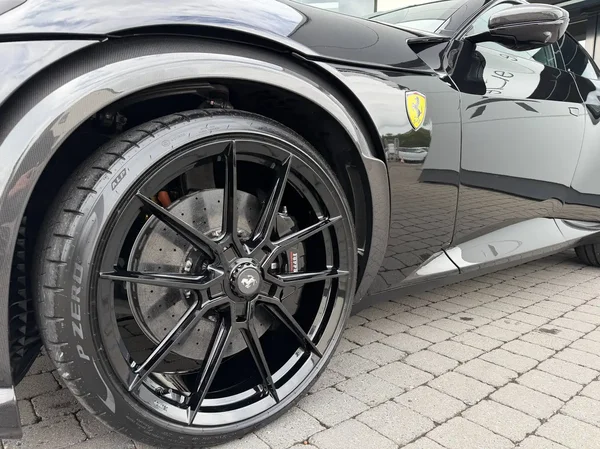Ferrari Purosangue (2025) — foto 16 van 37