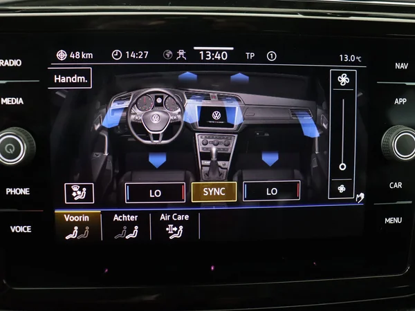 VOLKSWAGEN Touran (2025) — foto 13 van 20
