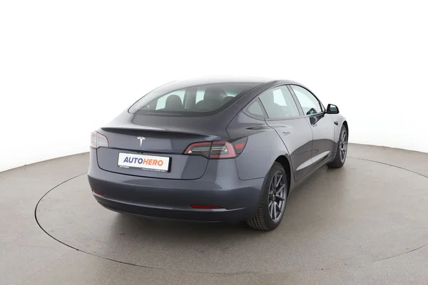 Tesla Model 3 (2022) — foto 12 van 16