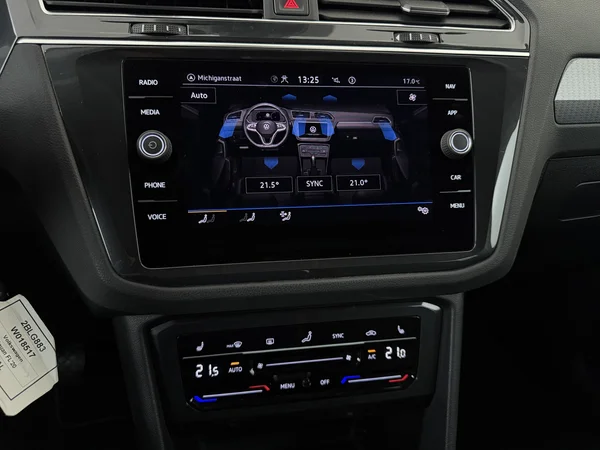 VOLKSWAGEN Tiguan (2022) — foto 17 van 28